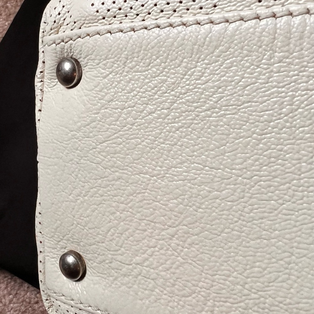 Chanel Cream Tote Bag with Textured Canvas and Iconic CC Logo - Picture 16 of 16